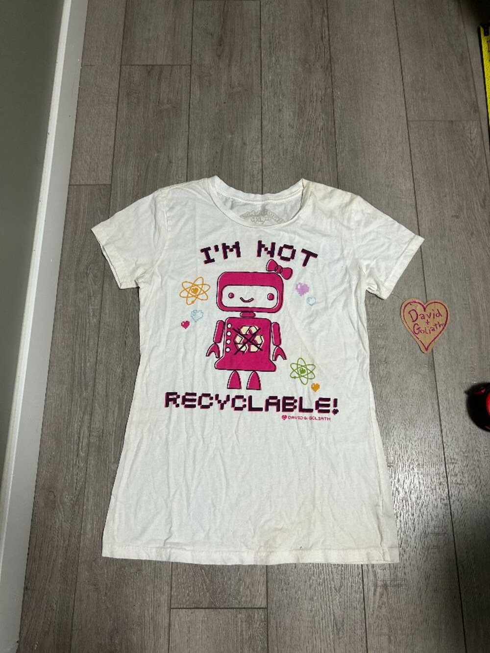 David & Goliath I'M NOT RECYCLABLE $38 CAD Rare Ladies XL T-Shirt Tee NWT WHITE